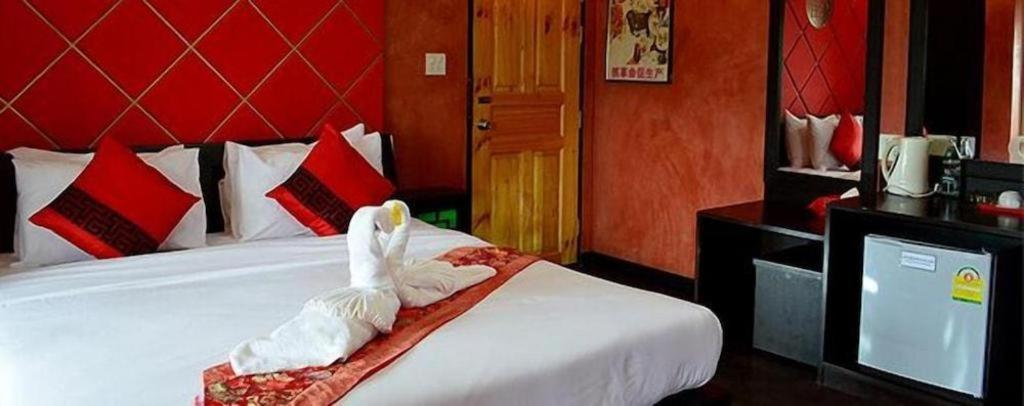 Tanisa Resort Chumphon Exterior photo