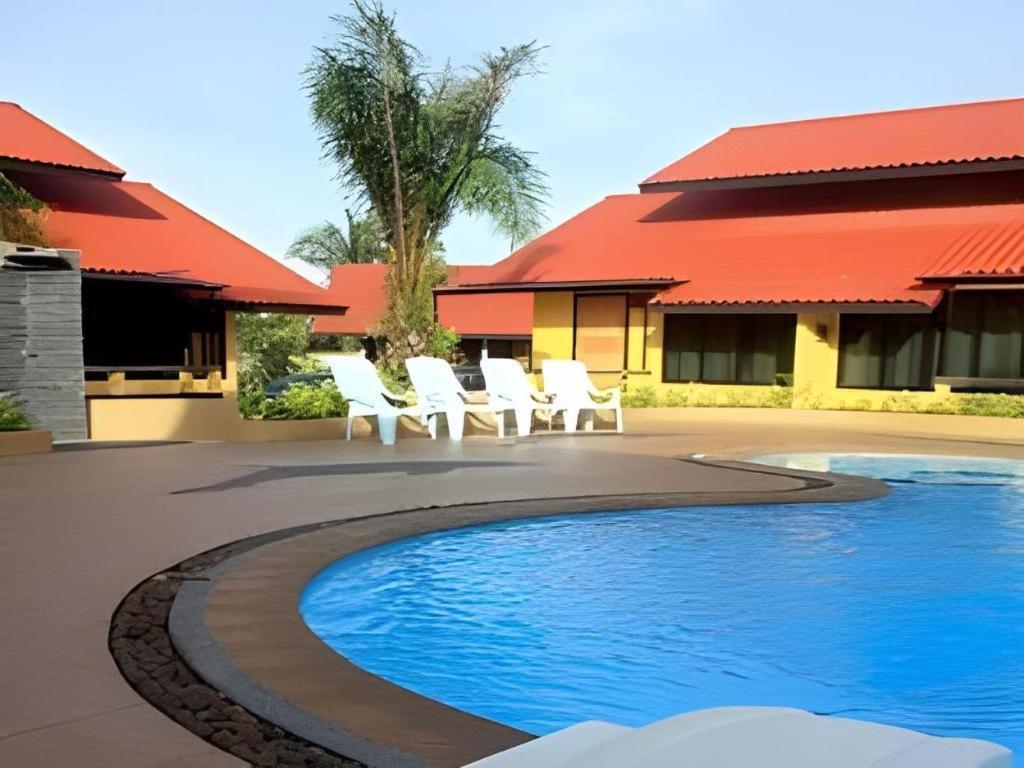 Tanisa Resort Chumphon Exterior photo