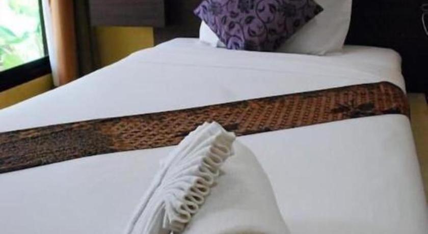 Tanisa Resort Chumphon Exterior photo