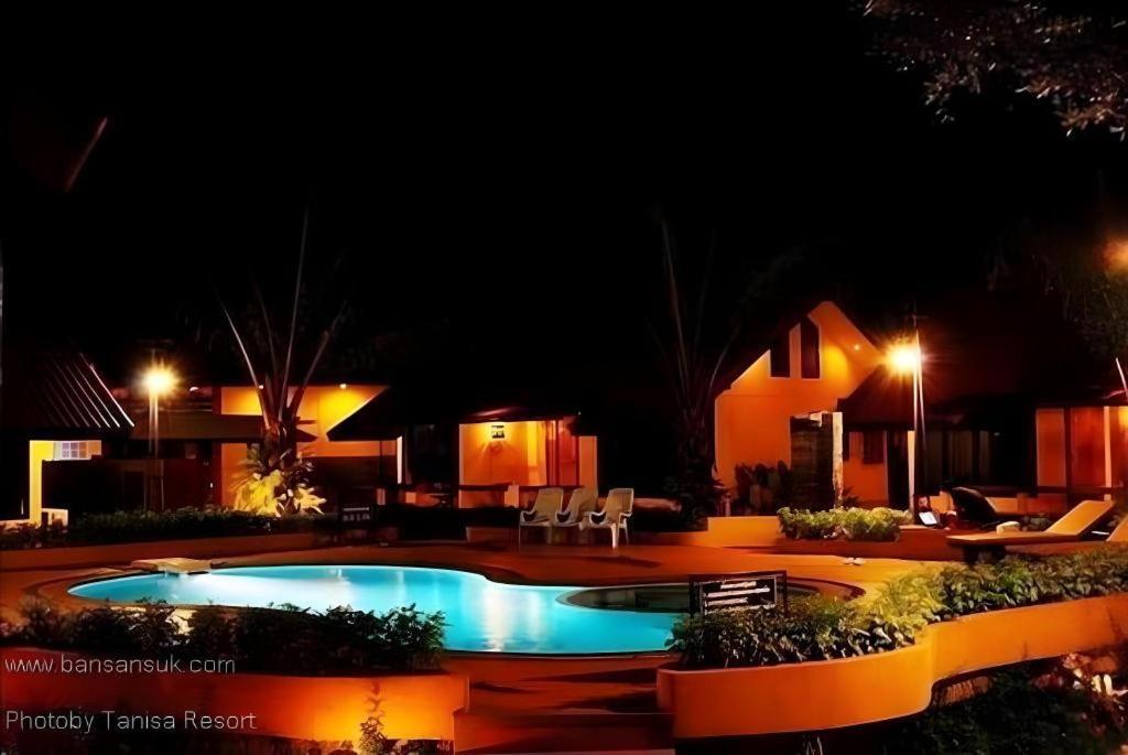 Tanisa Resort Chumphon Exterior photo