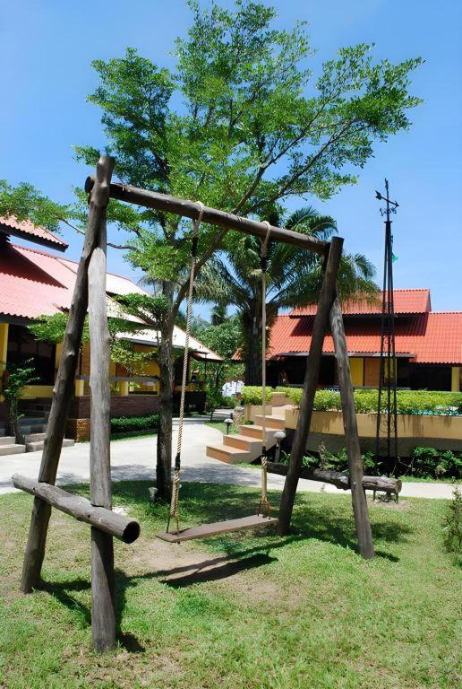 Tanisa Resort Chumphon Exterior photo